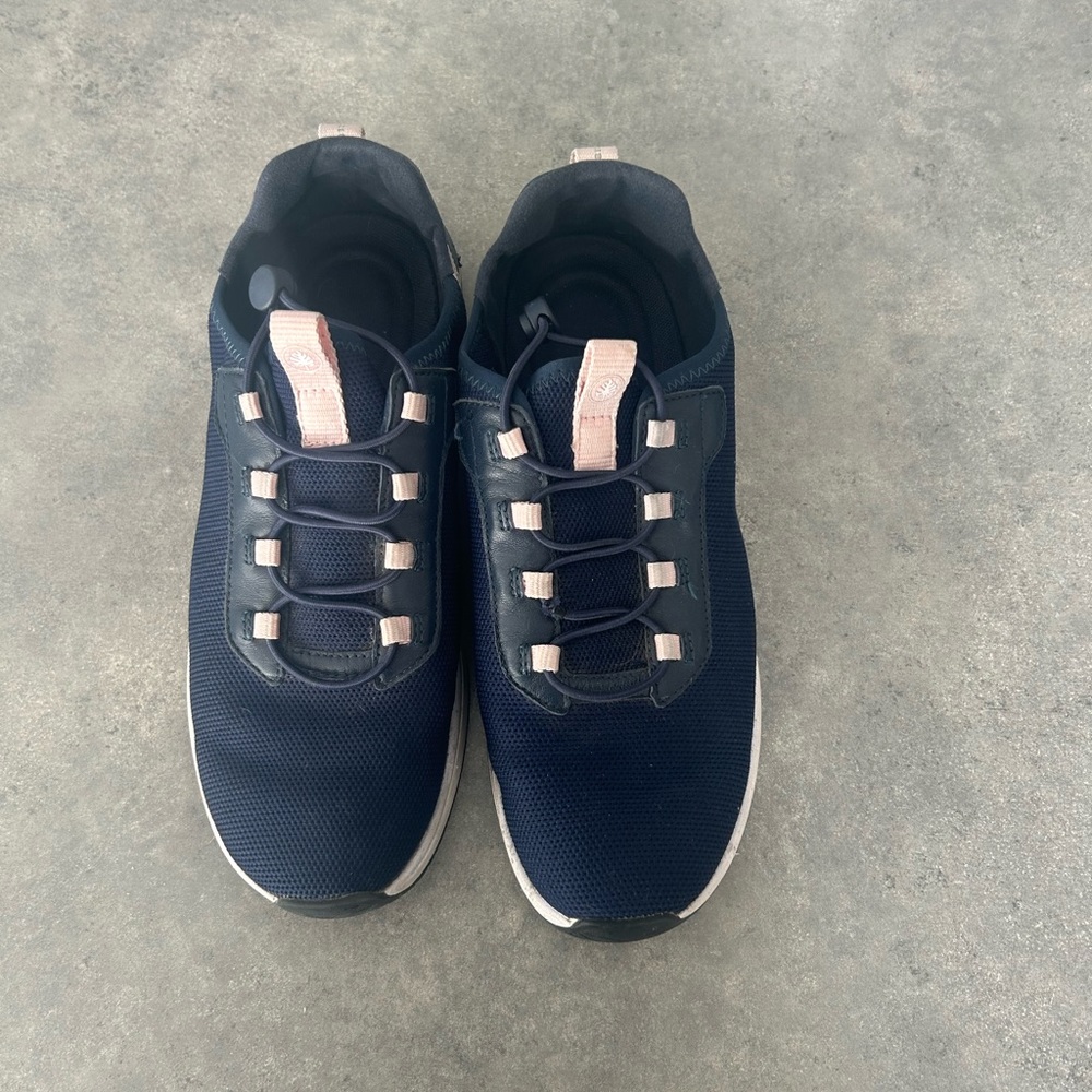 Nurture Women’s Sketchers slip on shoes